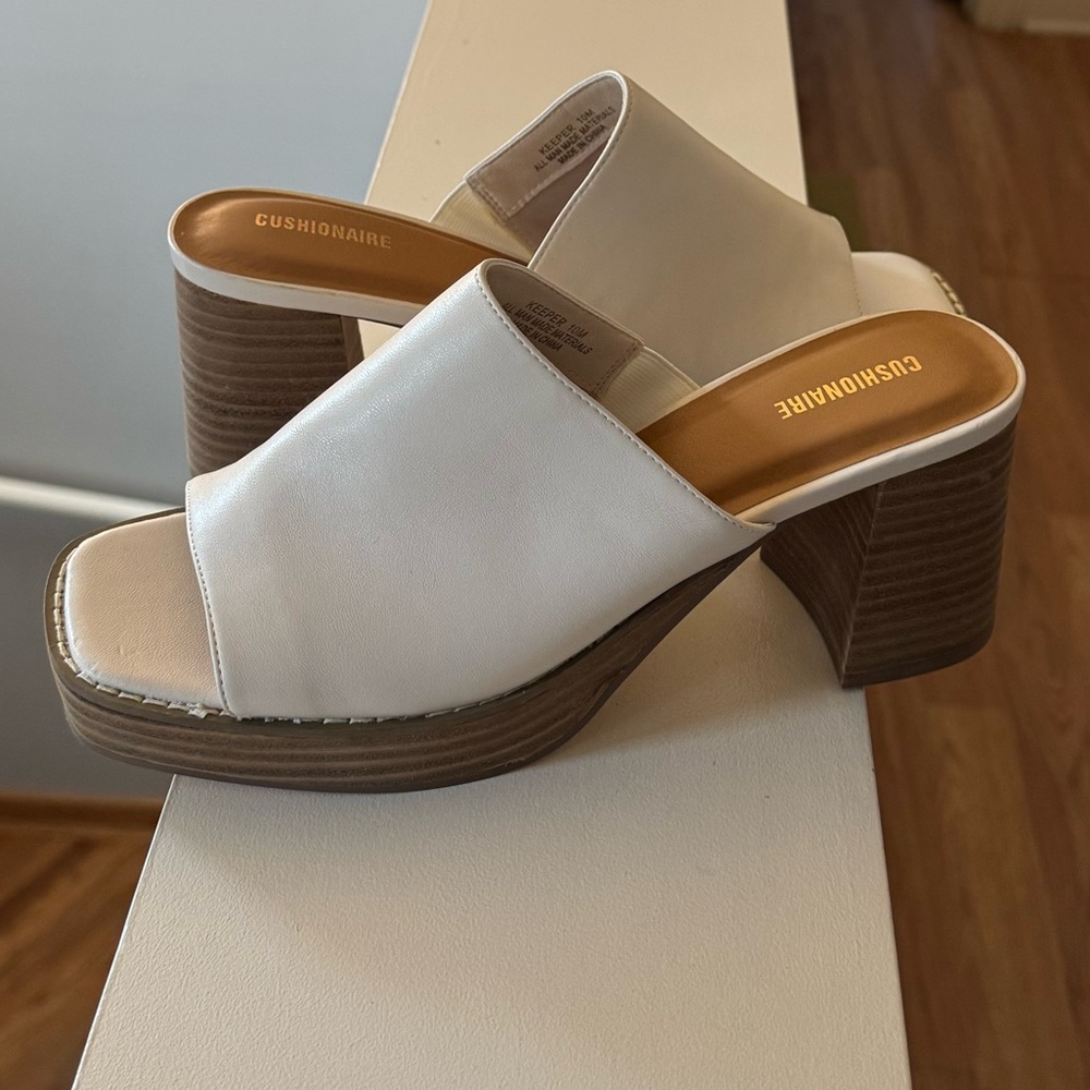 Brand new”Cushionaire”leather shoes for women.Size-10,color-light beige.🤍